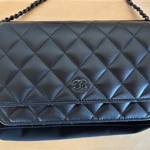 Chanel So Black Wallet on Chain - Picture 2 of 7